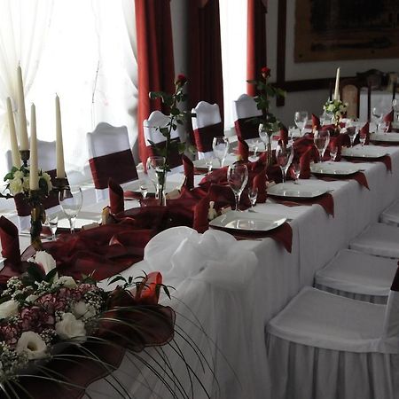 Hotel Restauracja Kaukaska Jadwiga Choroszy Wolsztyn Buitenkant foto