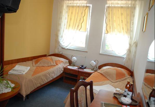 Hotel Restauracja Kaukaska Jadwiga Choroszy Wolsztyn Kamer foto