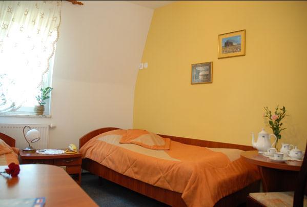 Hotel Restauracja Kaukaska Jadwiga Choroszy Wolsztyn Kamer foto