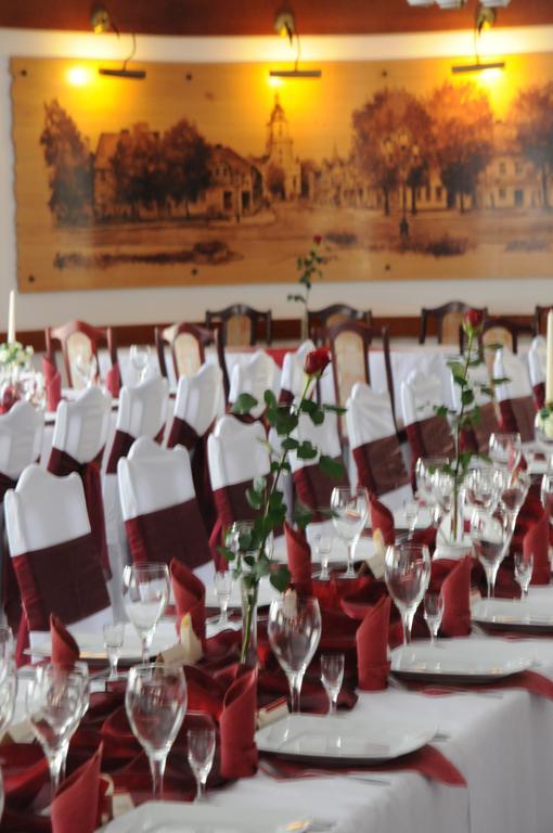 Hotel Restauracja Kaukaska Jadwiga Choroszy Wolsztyn Buitenkant foto