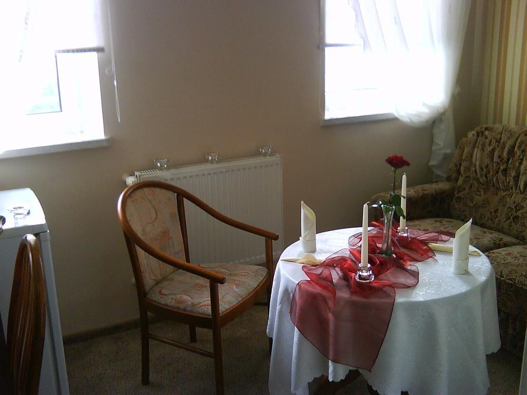 Hotel Restauracja Kaukaska Jadwiga Choroszy Wolsztyn Buitenkant foto