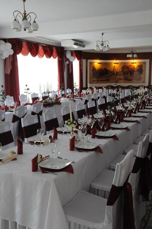 Hotel Restauracja Kaukaska Jadwiga Choroszy Wolsztyn Buitenkant foto