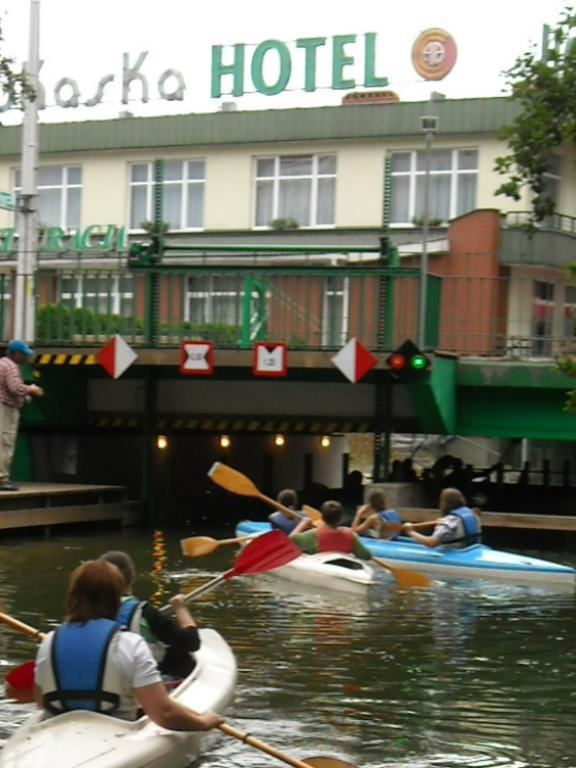 Hotel Restauracja Kaukaska Jadwiga Choroszy Wolsztyn Buitenkant foto