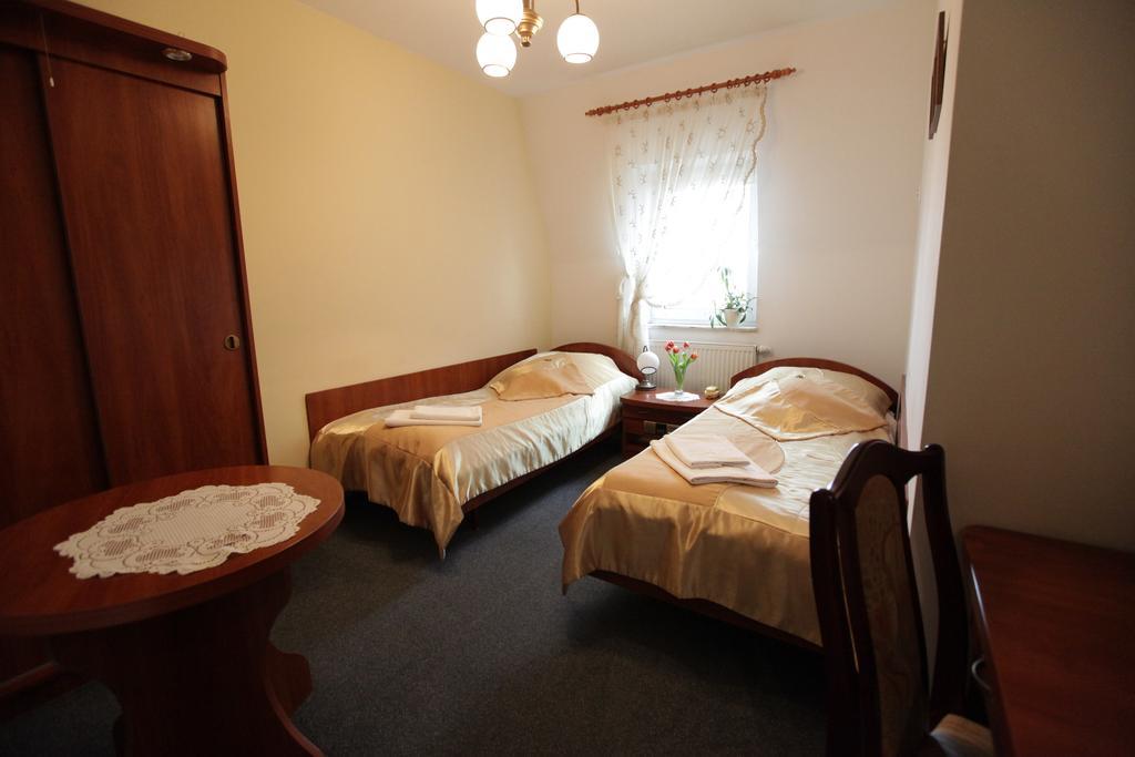 Hotel Restauracja Kaukaska Jadwiga Choroszy Wolsztyn Kamer foto